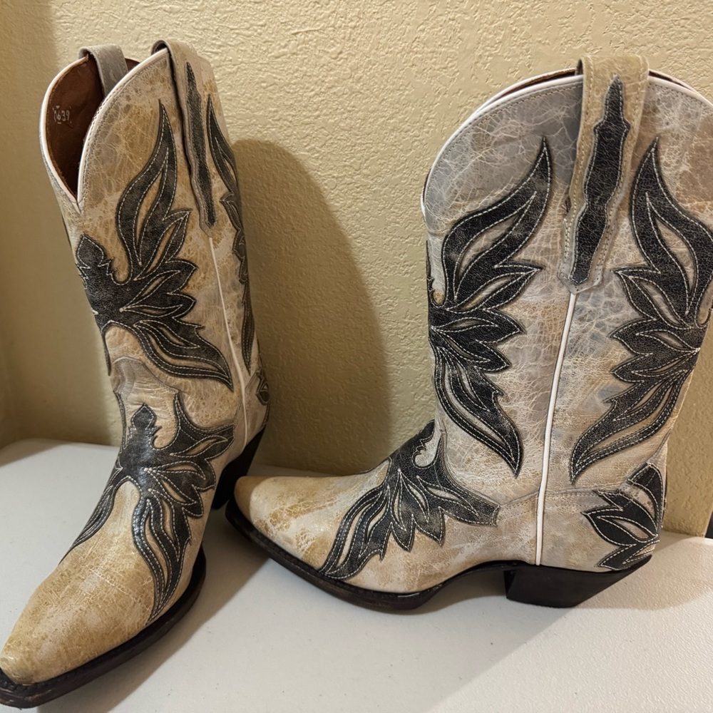 Dan Post Cream and Black Ankle Boots